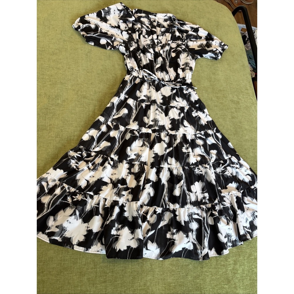 Calvin Klein Maxi Swing Dress Women SZ 10 Black White Floral Flowy Party Tiered